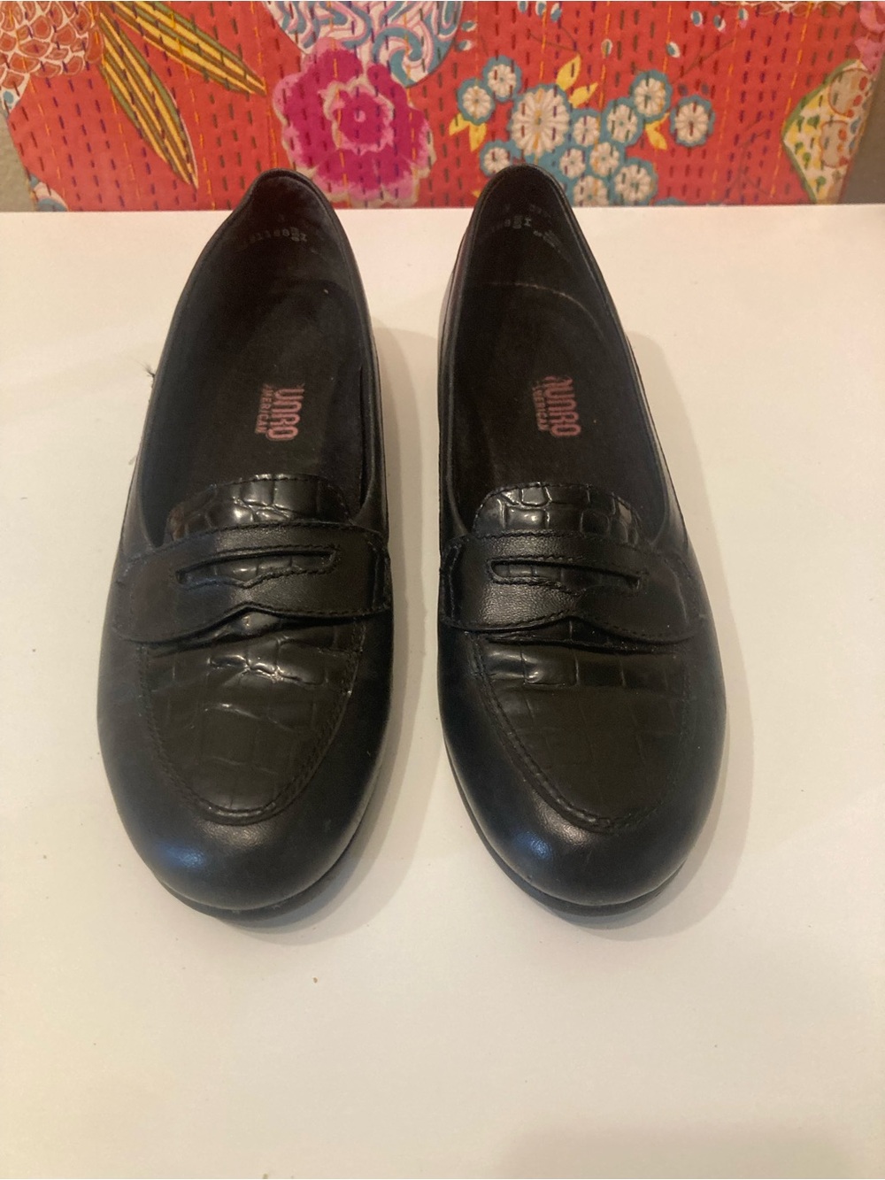 Munro Black Croc-Embossed Leather Loafers